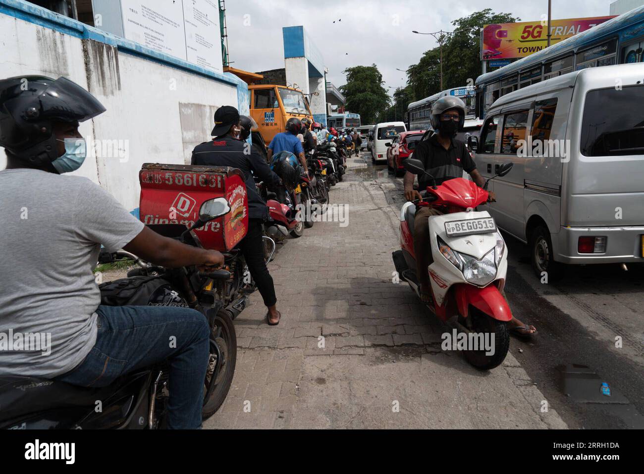 Sri lanka fuel crisis hi-res stock photography and images - Alamy
