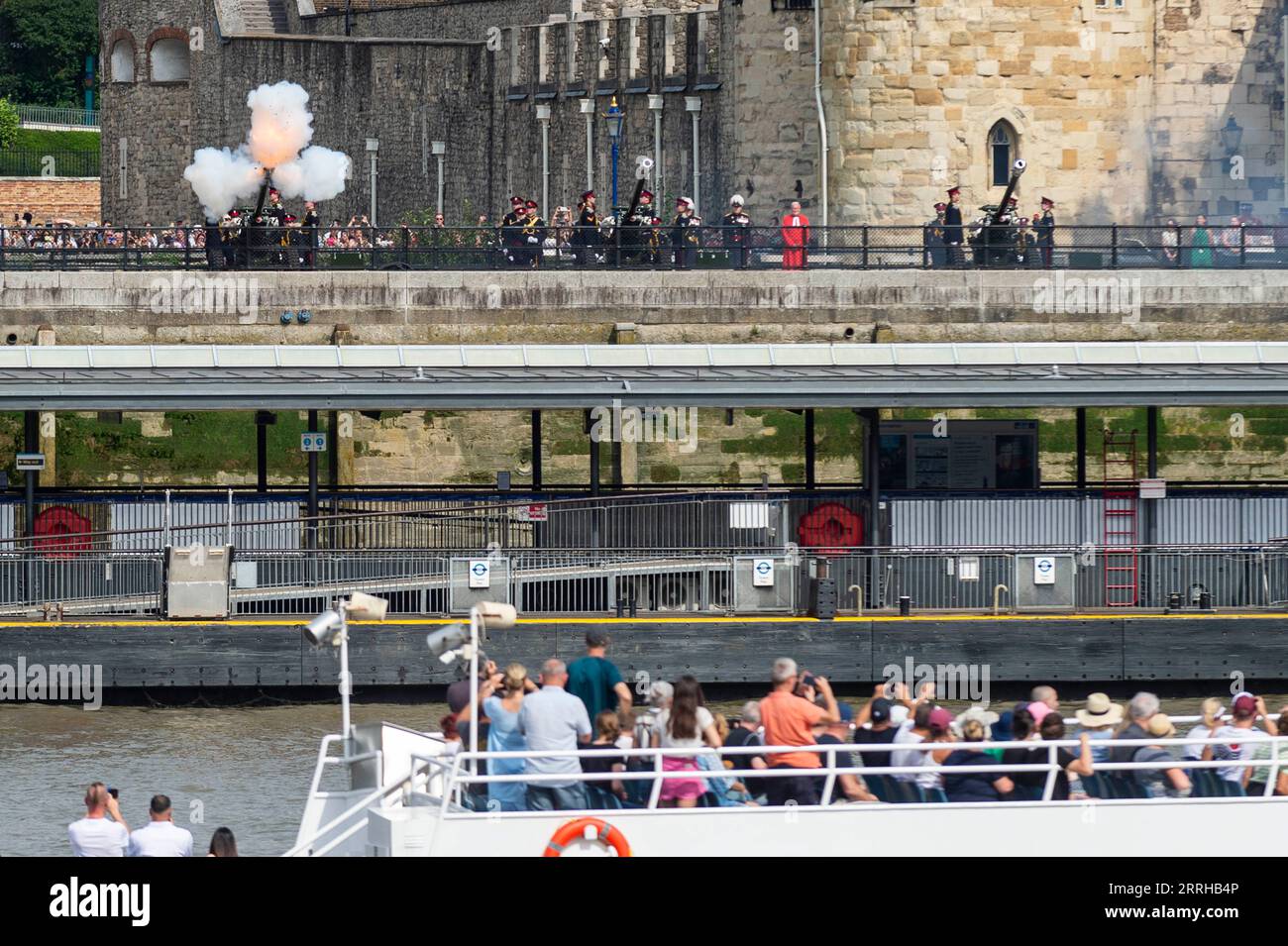 London, UK.  8 September 2023.  Passengers on a tour boat watch members of the Honourable Artillery Company perform a 62-gun salute outside the Tower of London to mark the anniversary of King Charles’ accession to the throne on 8 September 2022.  The gun salute also marks the first anniversary of Queen Elizabeth II’s death.  Credit: Stephen Chung / Alamy Live News Stock Photo