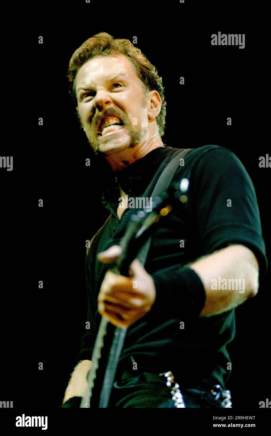 Milan Italy 1996-09-20 : James Hetfield, guitarist and singer of the Metallica band during the concert at the Forum Assago Stock Photo