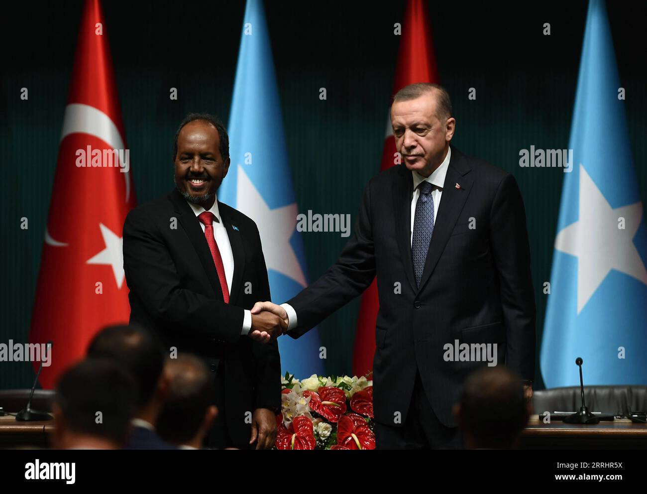 220706 -- ANKARA, July 6, 2022 -- Turkish President Recep Tayyip Erdogan R and President of Somalia Hassan Sheikh Mohamud attend a joint press conference in Ankara, Turkey, on July 6, 2022. Turkish President Recep Erdogan met on Wednesday with his visiting Somalian counterpart Hassan Sheikh Mohamud in the capital Ankara to discuss regional security and humanitarian aid to the African country. Photo by /Xinhua TURKEY-ANKARA-SOMALIA-PRESIDENT-VISIT MustafaxKaya PUBLICATIONxNOTxINxCHN Stock Photo