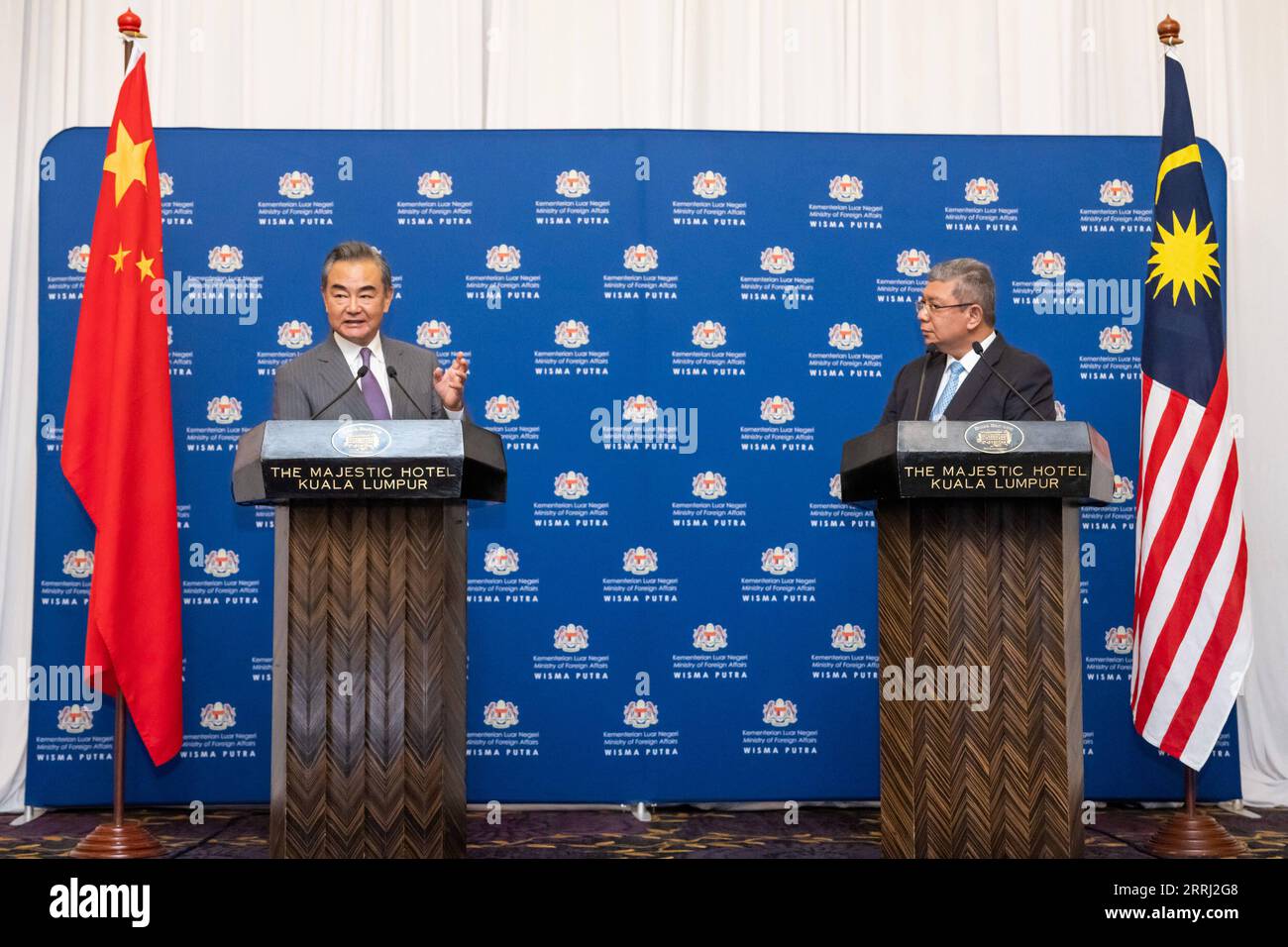 220712 -- KUALA LUMPUR, July 12, 2022 -- Visiting Chinese State Councilor and Foreign Minister Wang Yi L attends a joint press conference with Malaysian Foreign Minister Saifuddin Abdullah after their meeting in Kuala Lumpur, Malaysia, July 12, 2022.  MALAYSIA-KUALA LUMPUR-FM-CHINA-WANG YI-MEETING ZhuxWei PUBLICATIONxNOTxINxCHN Stock Photo