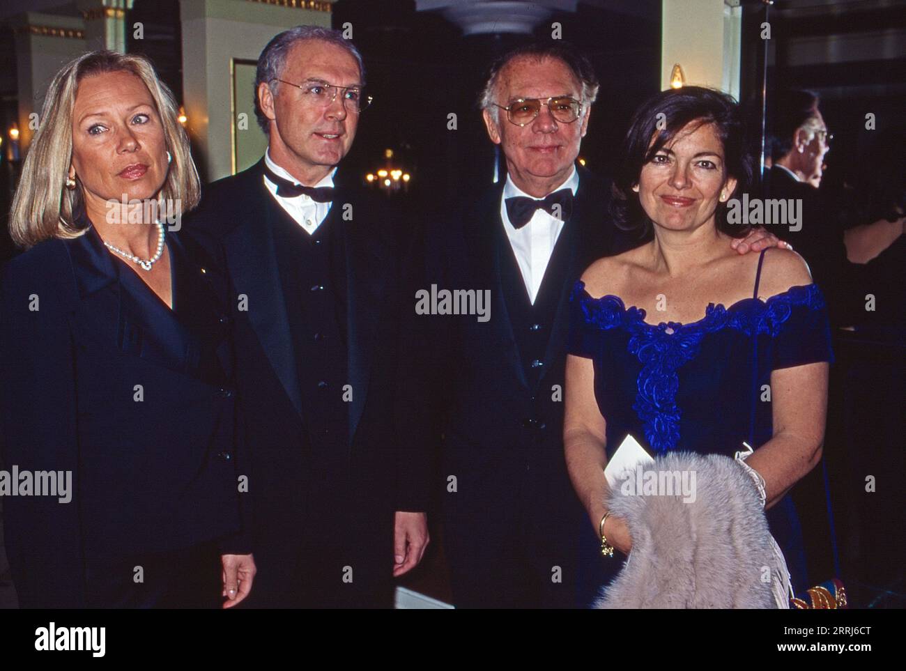 Sybille und Franz Beckenbauer mit Klausjürgen Wussow und Yvonne Viehöfer, bei einer Veranstaltung, circa 1995. Stock Photo