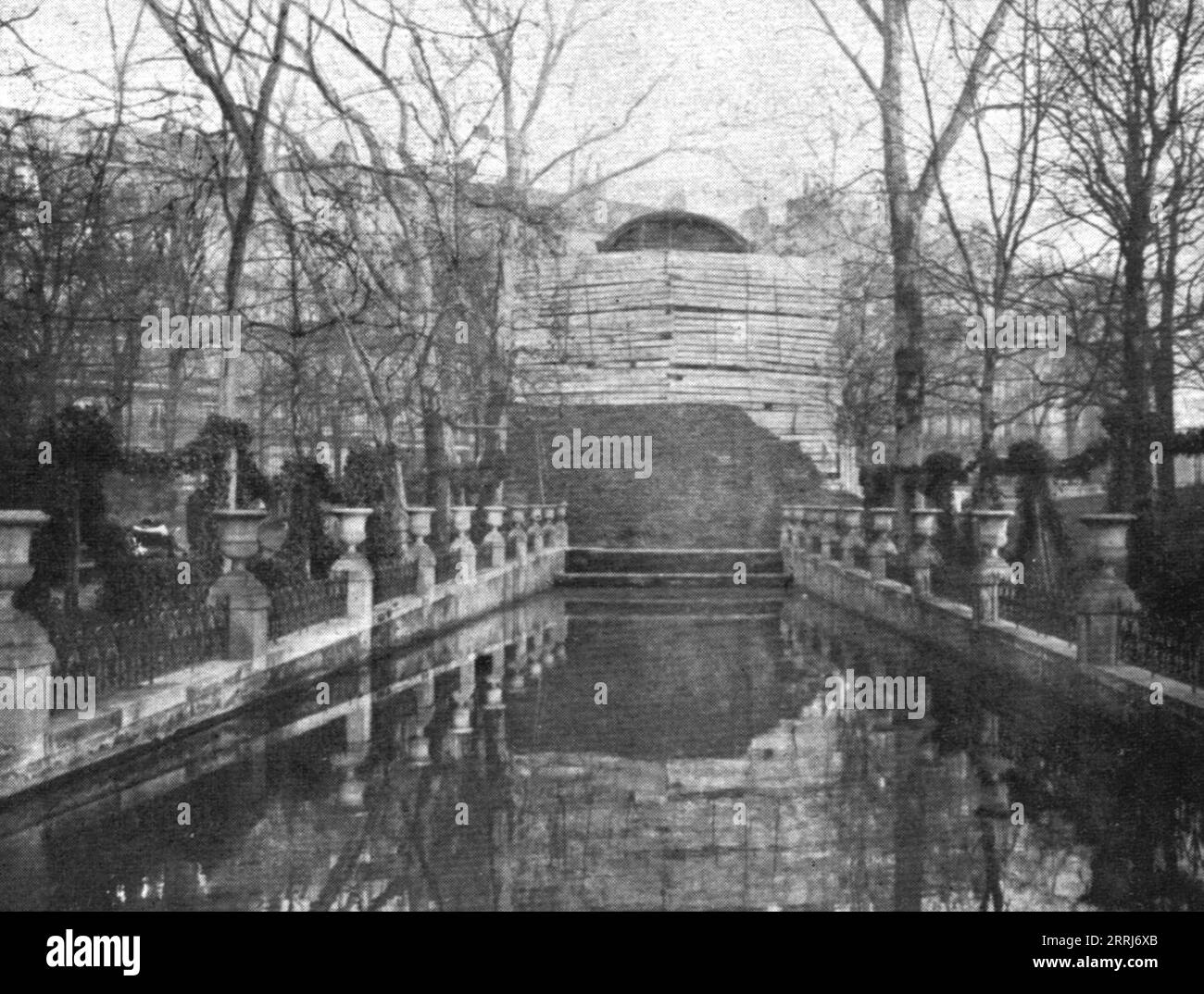 Fontaine de medici Black and White Stock Photos &amp; Images - Alamy