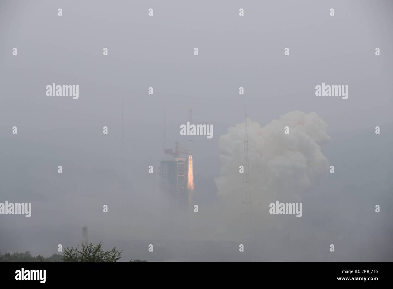 220716 -- TAIYUAN, July 16, 2022 -- A Long March-2C carrier rocket carrying a pair of satellites, Siwei 03 and 04, blasts off from the Taiyuan Satellite Launch Center in north China s Shanxi Province, July 16, 2022. The pair of satellites soon entered the preset orbit and will provide commercial remote sensing services for sectors such as land resources investigation, natural disaster monitoring, urban planning and safety. The mission marked the 427th flight of the Long March carrier rockets. Photo by /Xinhua EyesonSciCHINA-SHANXI-TAIYUAN-SATELLITES-LAUNCH CN ZhengxBin PUBLICATIONxNOTxINxCHN Stock Photo