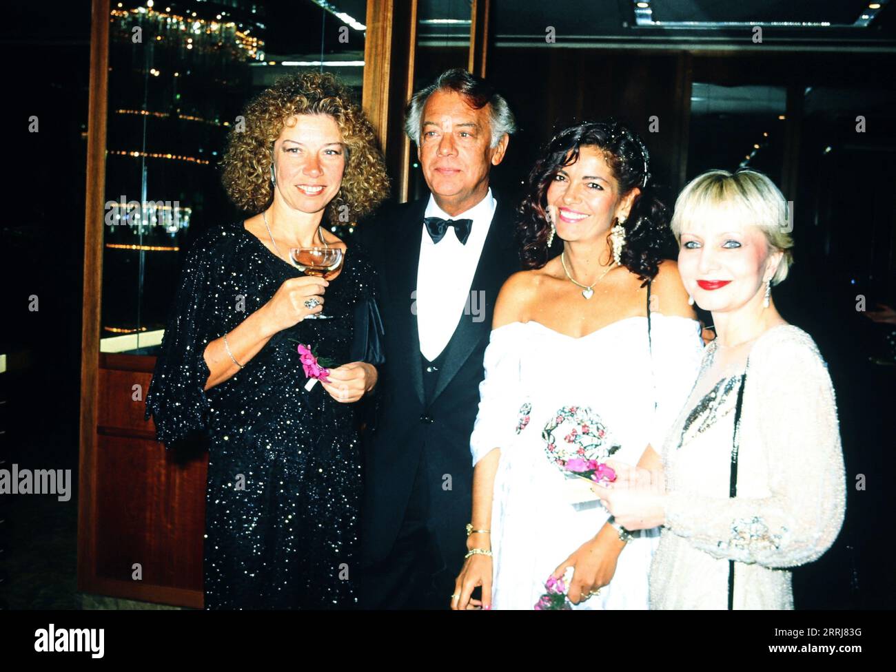 Evelyn Hamann, Klausjürgen Wussow, Yvonne Viehöfer (Ehefrau und Journalistin) und Susanne Beck, deutsche Schauspieler, Deutschland um 1993. Stock Photo