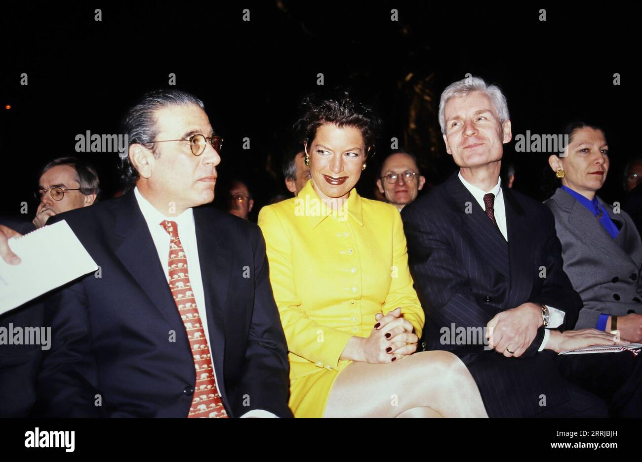 Max Warburg, Aufsichtsratsvorsitzender bei der Hamburger Warburg Bank, Ehefrau Alexandra sowie Hamburgs Erster Bürgermeister Henning Voscherau mit Ehefrau Annerose, bei einer Veranstaltung, circa 1993. Stock Photo