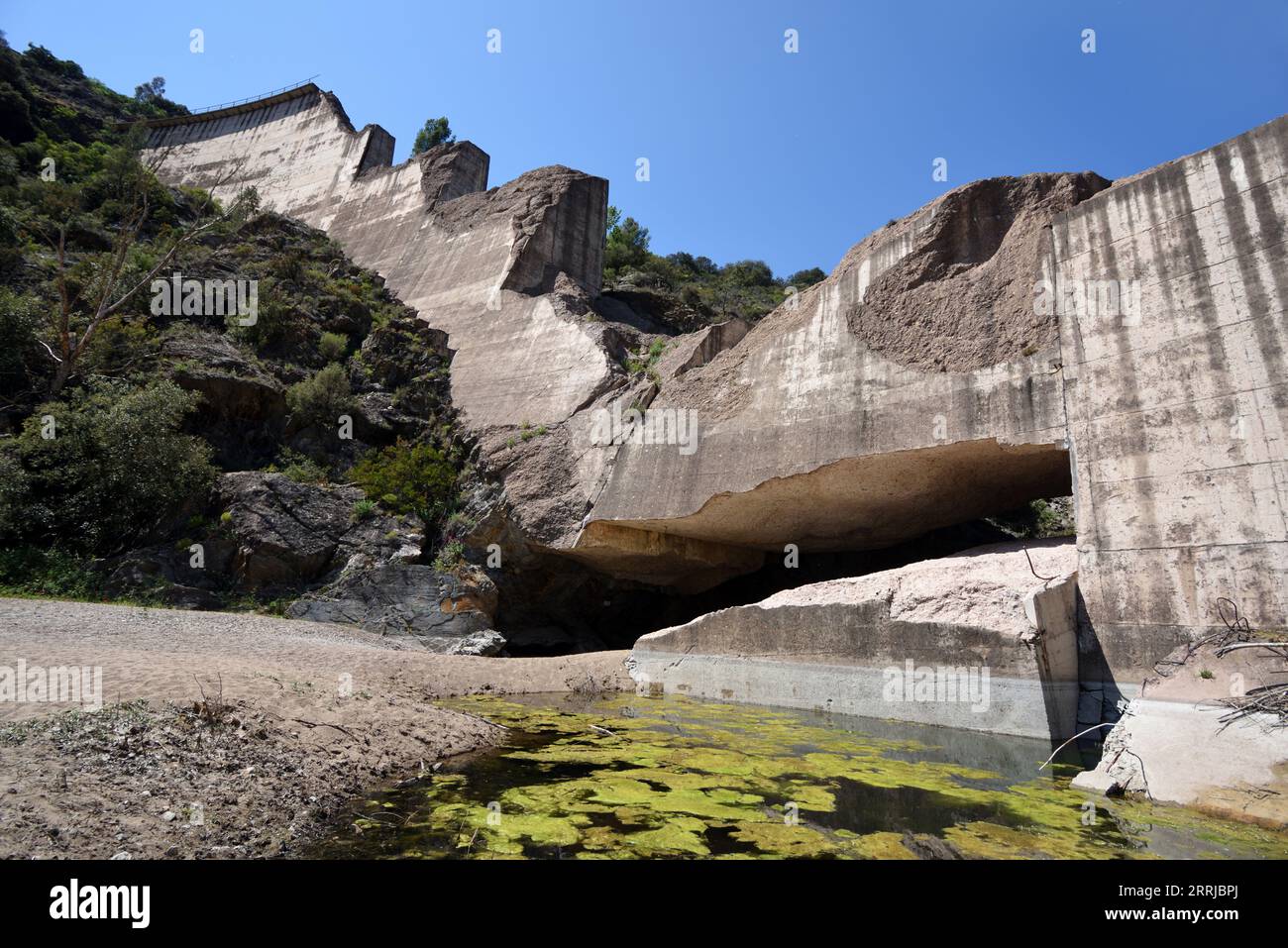 Ruined Barrage or Dam of Malpasset on River Reyran which Collapsed in the Dam Disaster of 1959 Killing 423 People Frejus Var Provence France Stock Photo
