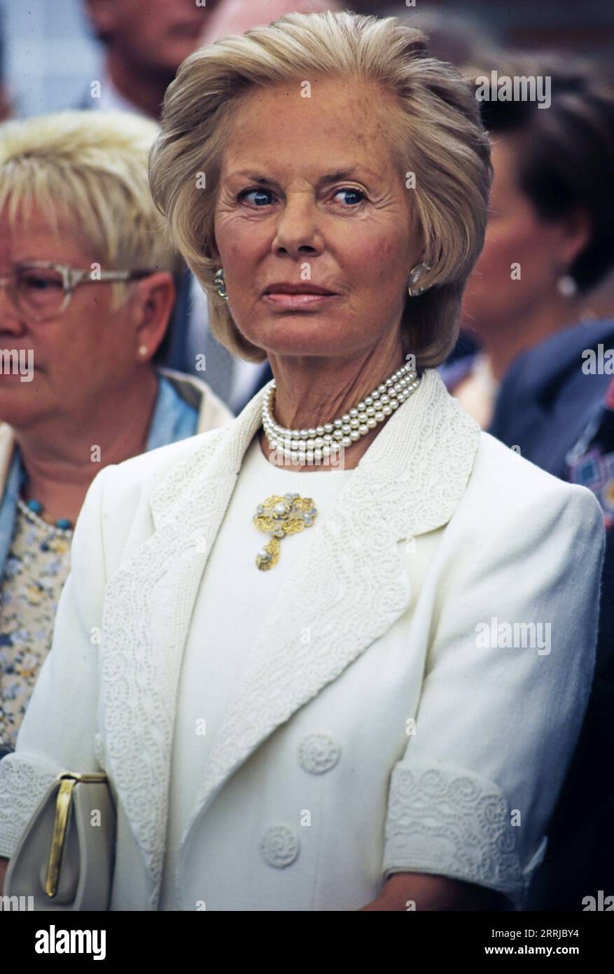 Katharine Herzogin von Kent aka Katharine Duchess of Kent, Mitglied des britischen Königshauses, Ehefrau von Edward Herzog von Kent, überreicht die Siegerpokale beim Damen-Finale in Wimbledon, Portrait circa 1993. Stock Photo