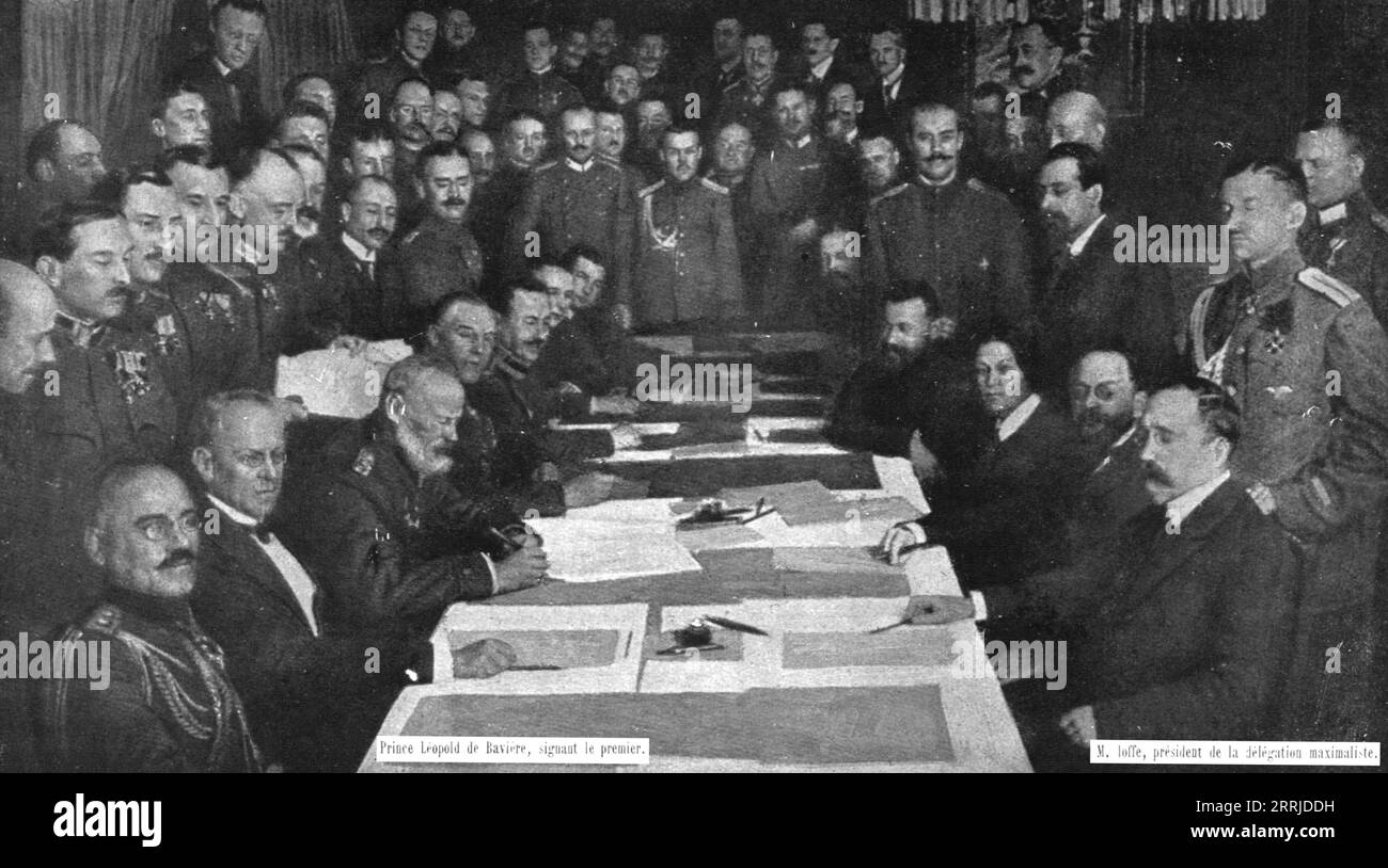 'Dissolution of the Eastern Front; Signing the armistice of Brest-Litovsk, December 15, 1917: on the left, the delegates of the central powers; on the right, the maximalist delegation chaired by Ioffe seated opposite the Prince of Bavaria', 1917. From &quot;L'Album de la Guerre 1914-1919, Volume 2&quot; [L'Illustration, Paris, 1924]. Stock Photo