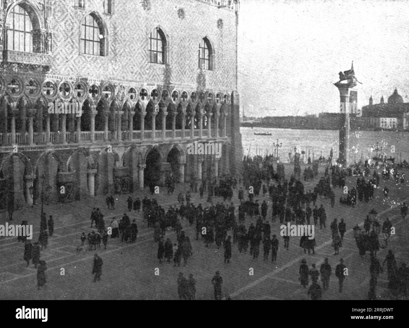 'The Dark Hours of Italy; The &quot;Piazzetta&quot;, in front of the Doge's Palace. Areas of Venice threatened, November 4, 1917, at the most critical moment of the Austro-German offensive', 1917. From &quot;L'Album de la Guerre 1914-1919, Volume 2&quot; [L'Illustration, Paris, 1924] . Stock Photo