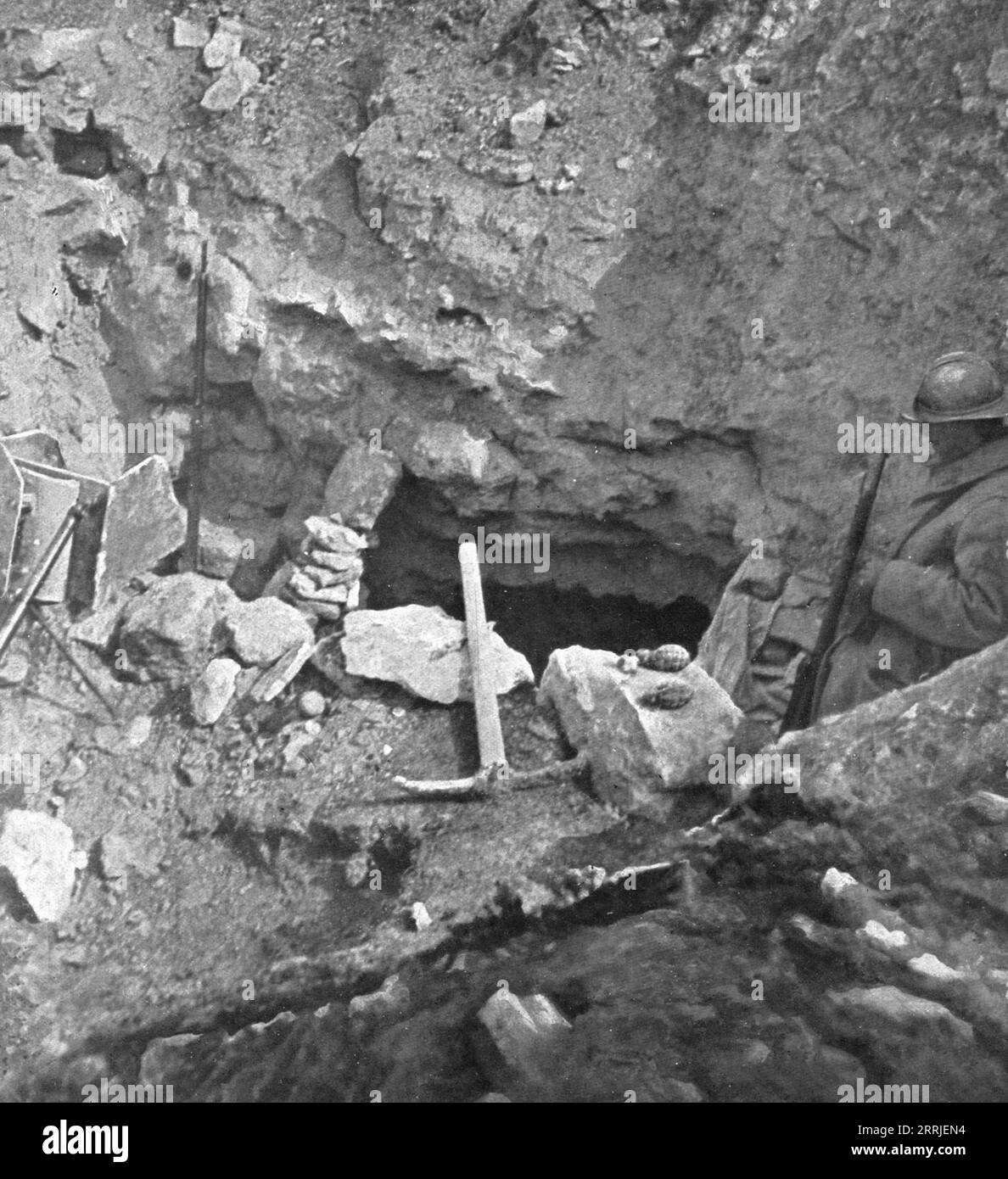 French Attack North of Hurtebise; Southern entrance to the Dragon Cave, a real place d'armes (300 masters out of 100), removed during the operation with 340 prisoners; it was located 50 meters below the Chemin des Dames', 1917. From &quot;L'Album de la Guerre 1914-1919, Volume 2&quot; [L'Illustration, Paris, 1924]. Stock Photo
