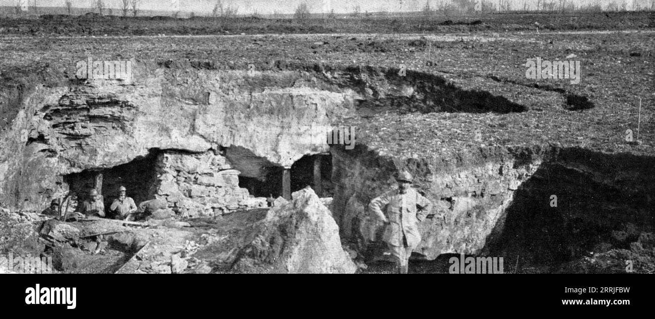 'Du 16 au 30 avril 1917; Une de ces creutes ou carrieres, creusees dans la craie des falaises de l'Aisne, ou l'ennemi etait amenag&#xe9; de formidables reduits proteg&#xe9;s contre l'artillerie par leur profondeur: il dut evacuer celle-ci le 16, devant l'elan de nos troupes, non sans l'avoir fait sauter partiellement', 1917. First World War: 16-30 April 1917; one of the craters or quarries carved out of the chalk cliffs of the Aisne, where the enemy was hiding, protected from artillery attack due to the depth of the excavations...From &quot;L'Album de la Guerre 1914-1919, Volume 2&quot; [L'Ill Stock Photo