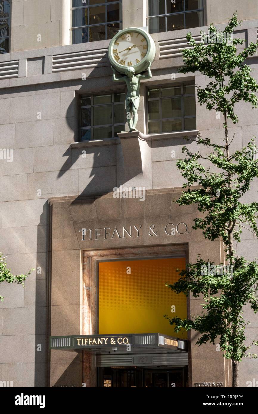 Tiffany & Co. flagship is a luxury jewelry and accessory store temporarily  located at 6 E. 57th Street, New York City, USA Stock Photo - Alamy