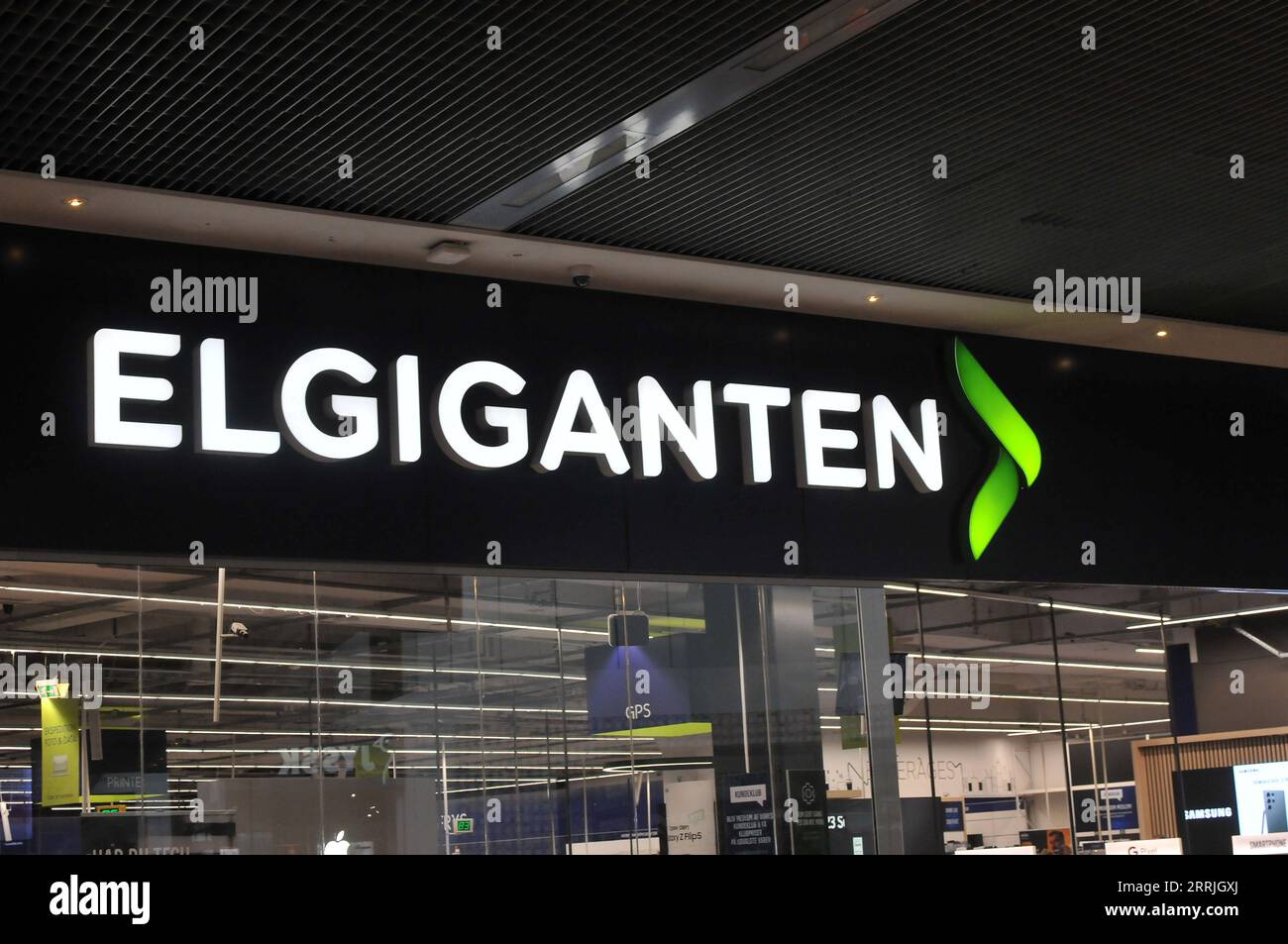 Eligiganten tv store hi-res stock photography and images - Alamy