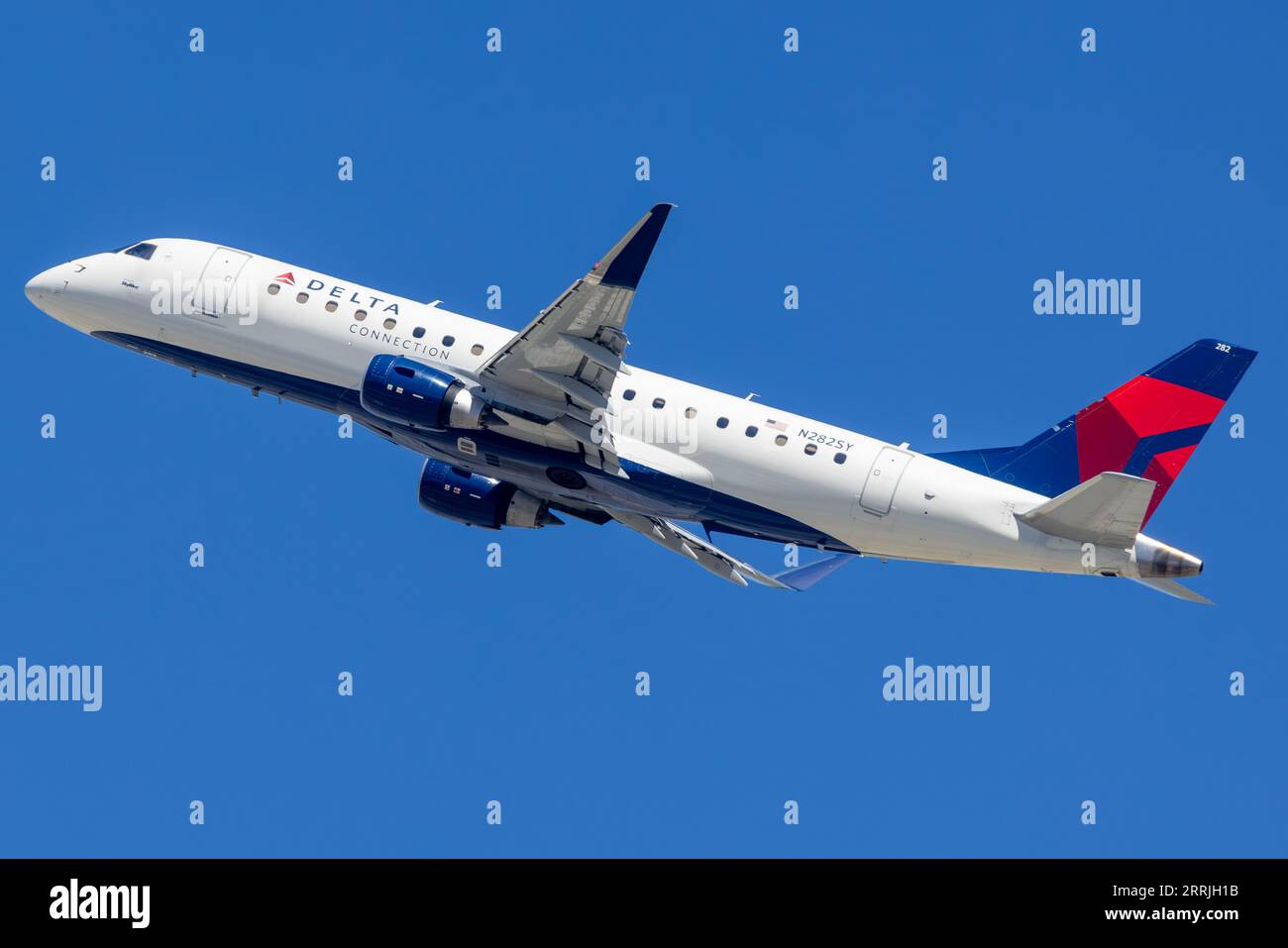 Embraer e175 series hires stock photography and images Alamy