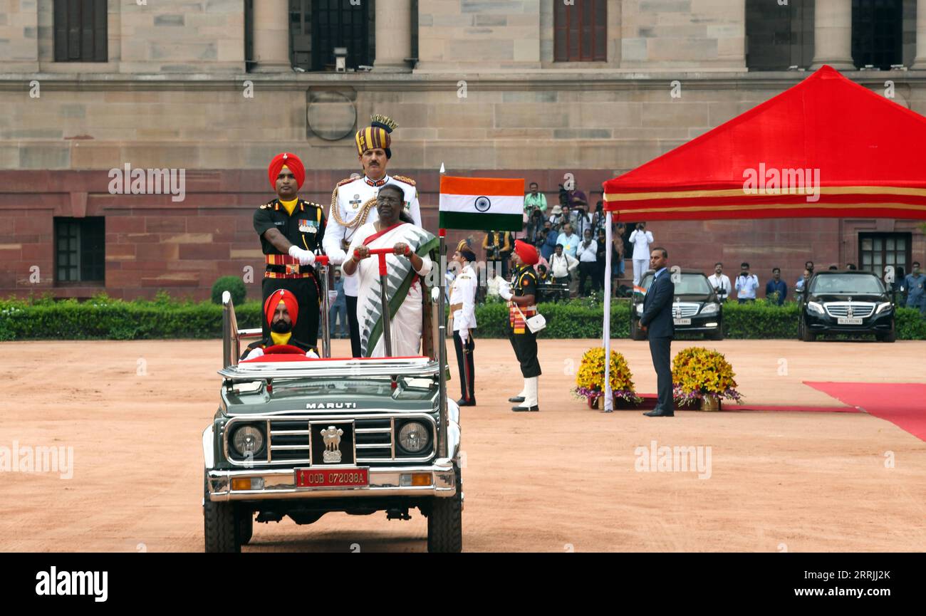 220725 -- NEW DELHI, July 25, 2022 -- Droupadi Murmu R front inspects a guard of honour in New Delhi, India, on July 25, 2022. Droupadi Murmu was sworn in as the 15th president of India on Monday. Photo by /Xinhua INDIA-NEW DELHI-NEW PRESIDENT ParthaxSarkar PUBLICATIONxNOTxINxCHN Stock Photo