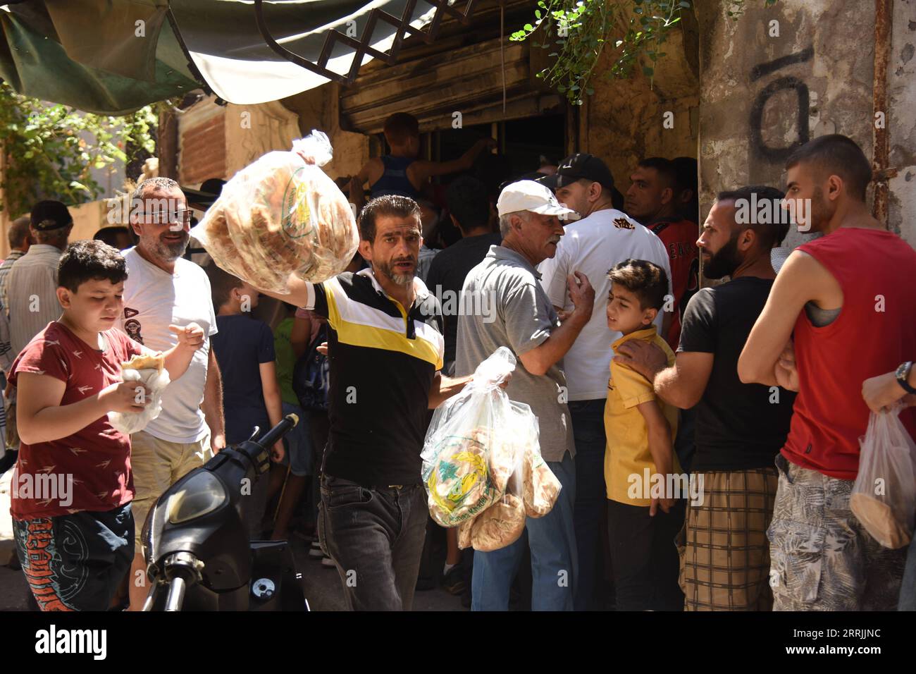 220726 TRIPOLI LEBANON, July 26, 2022 People line up to buy bread