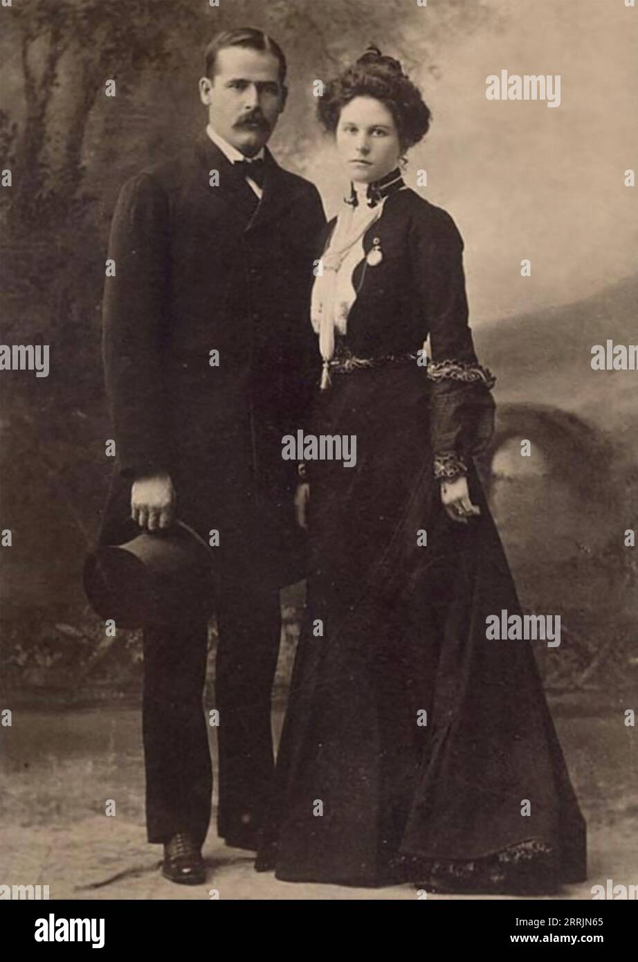 SUNDANCE KID - Harry Longabaugh  (1867-1908) American outlaw and member of Butch Cassidy's Wild Bunch with Etta Place about 1901 Stock Photo
