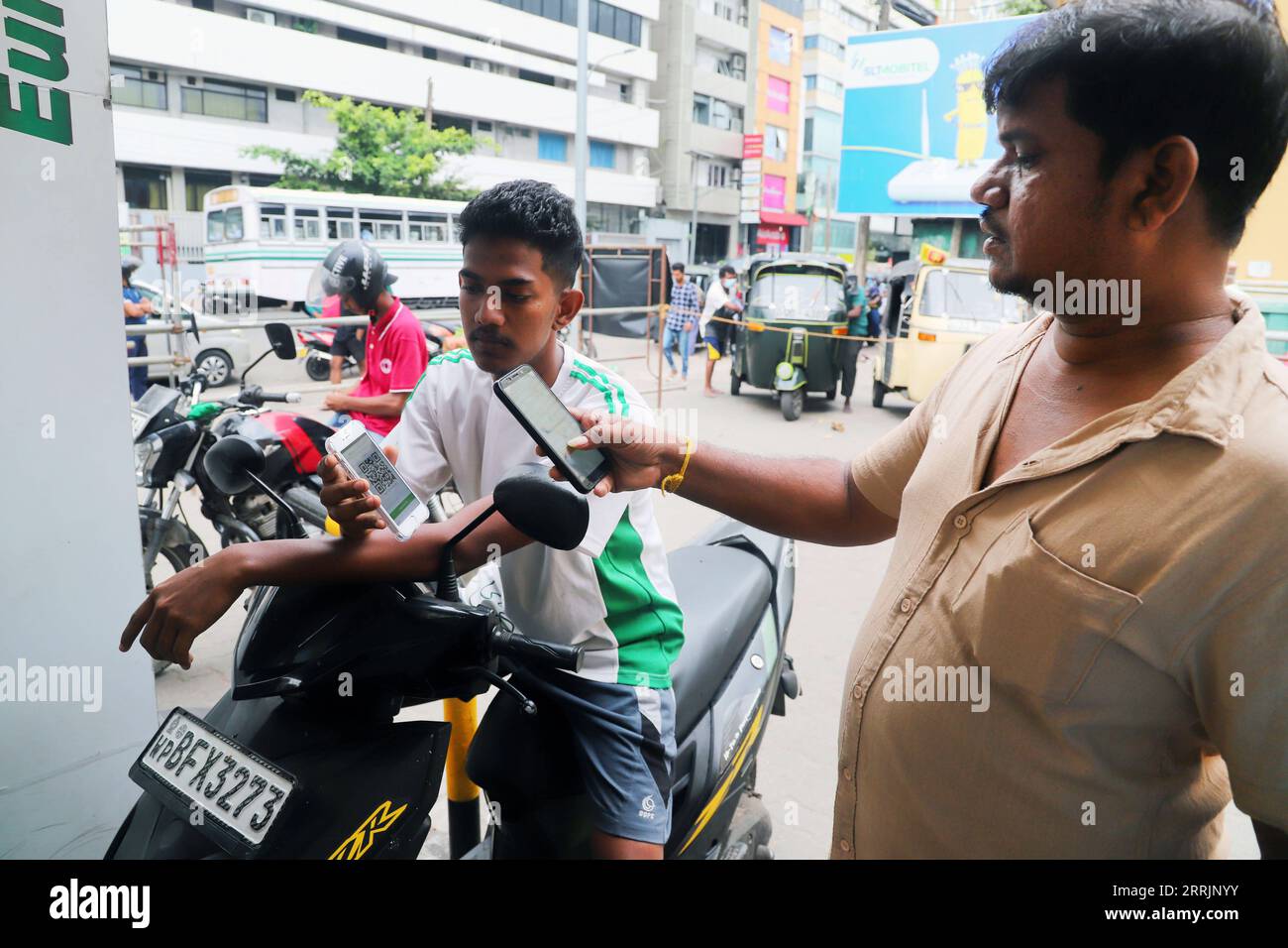 Sri lanka gas shortage hi-res stock photography and images - Alamy