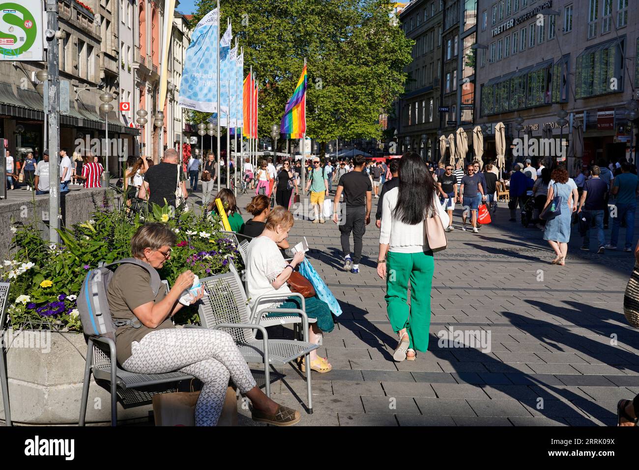 Germany, Bavaria, Munich, old town, Neuhauser Straße, pedestrian zone ...