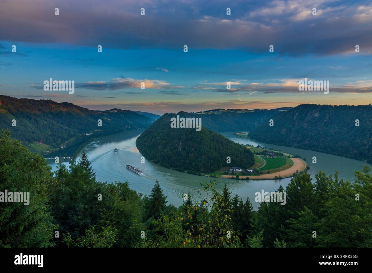 Haibach ob der Donau, bend of river Danube 'Schlögener Schlinge' in hamlet Schlögen, cruise ship at sunrise in Hausruckviertel, Upper Austria, Austria Stock Photo