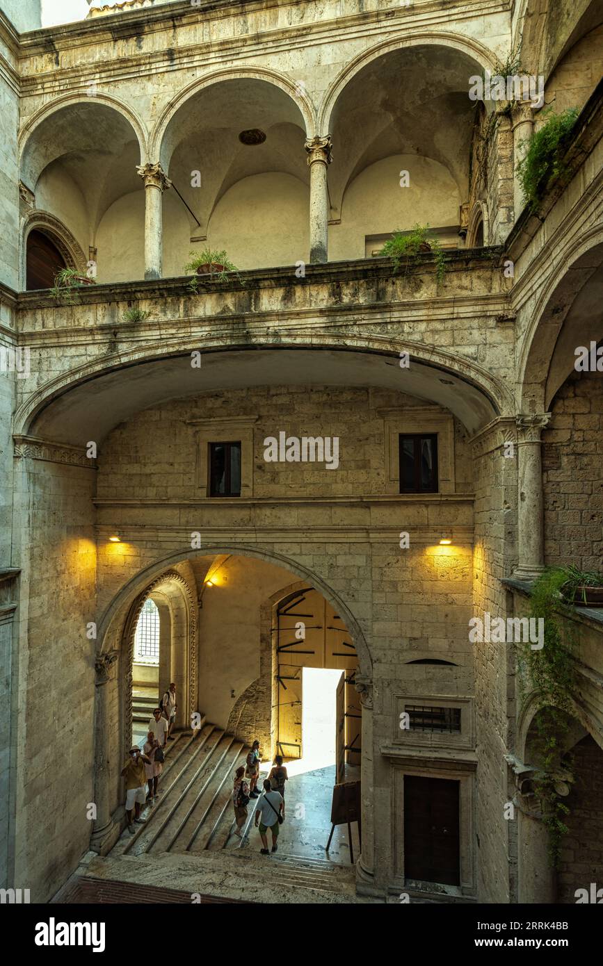 The Renaissance-style internal courtyard, with 3 orders of loggias supported by elegant travertine columns, of Palazzo dei Capitani del Popolo.Marche Stock Photo