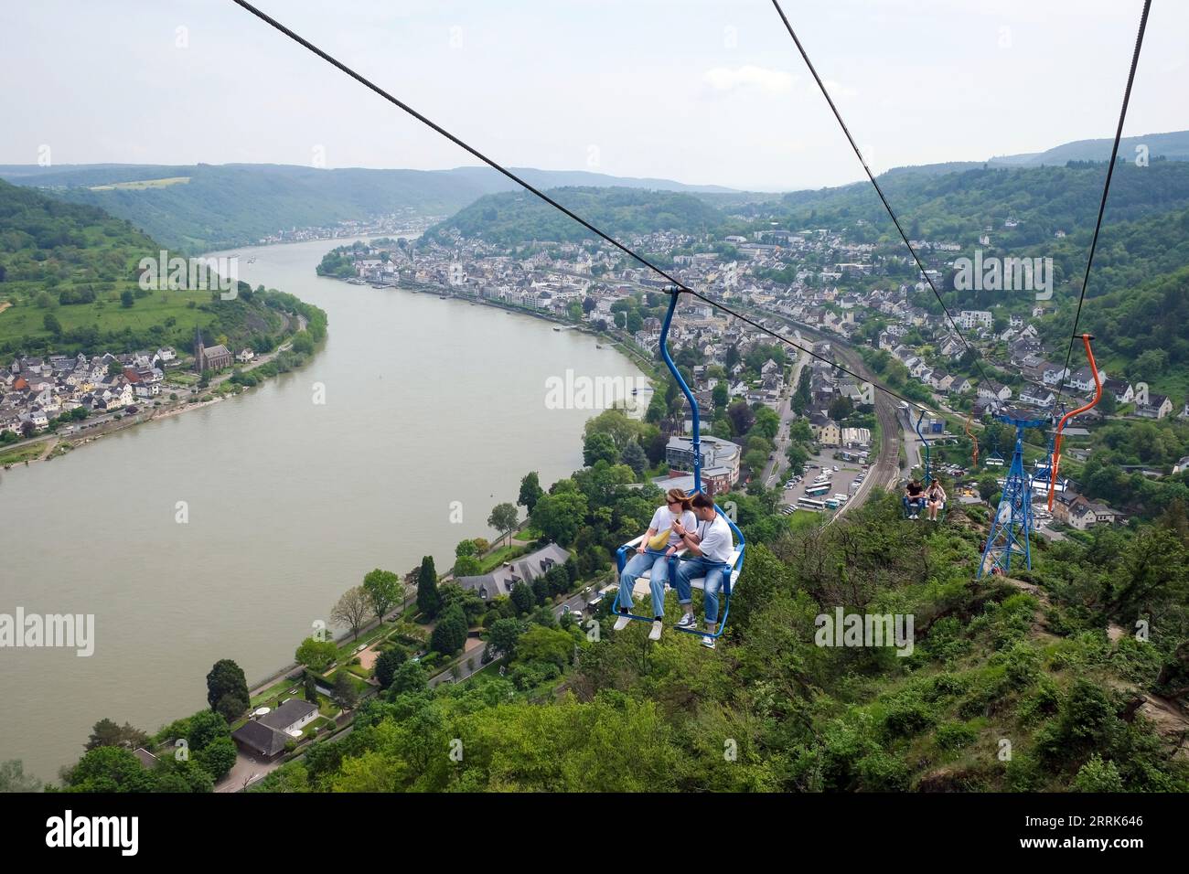 Boppard, Rhineland-Palatinate, Germany - Rhine landscape near Boppard. The Boppard chairlift is a 915 meter long two-seater chairlift built in 1954. Its destination is the viewpoint Vierseenblick above the town of Boppard on the Middle Rhine west of the Bopparder Hamm vineyard. Stock Photo
