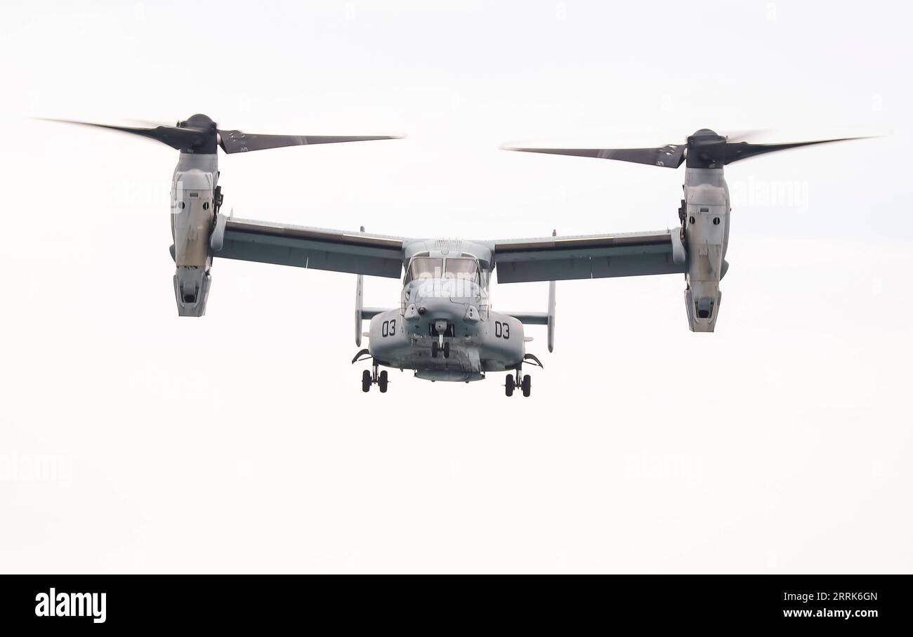 220821 -- CHICAGO, Aug. 21, 2022 -- U.S. Marine MV-22 Osprey performs at the Chicago Air and Water Show 2022 in Chicago, the United States, on Aug. 20, 2022. The annual Chicago Air and Water Show was held here on Saturday. Photo by Joel Lerner/Xinhua U.S.-CHICAGO-AIR AND WATER SHOW 2022 XuxJing PUBLICATIONxNOTxINxCHN Stock Photo