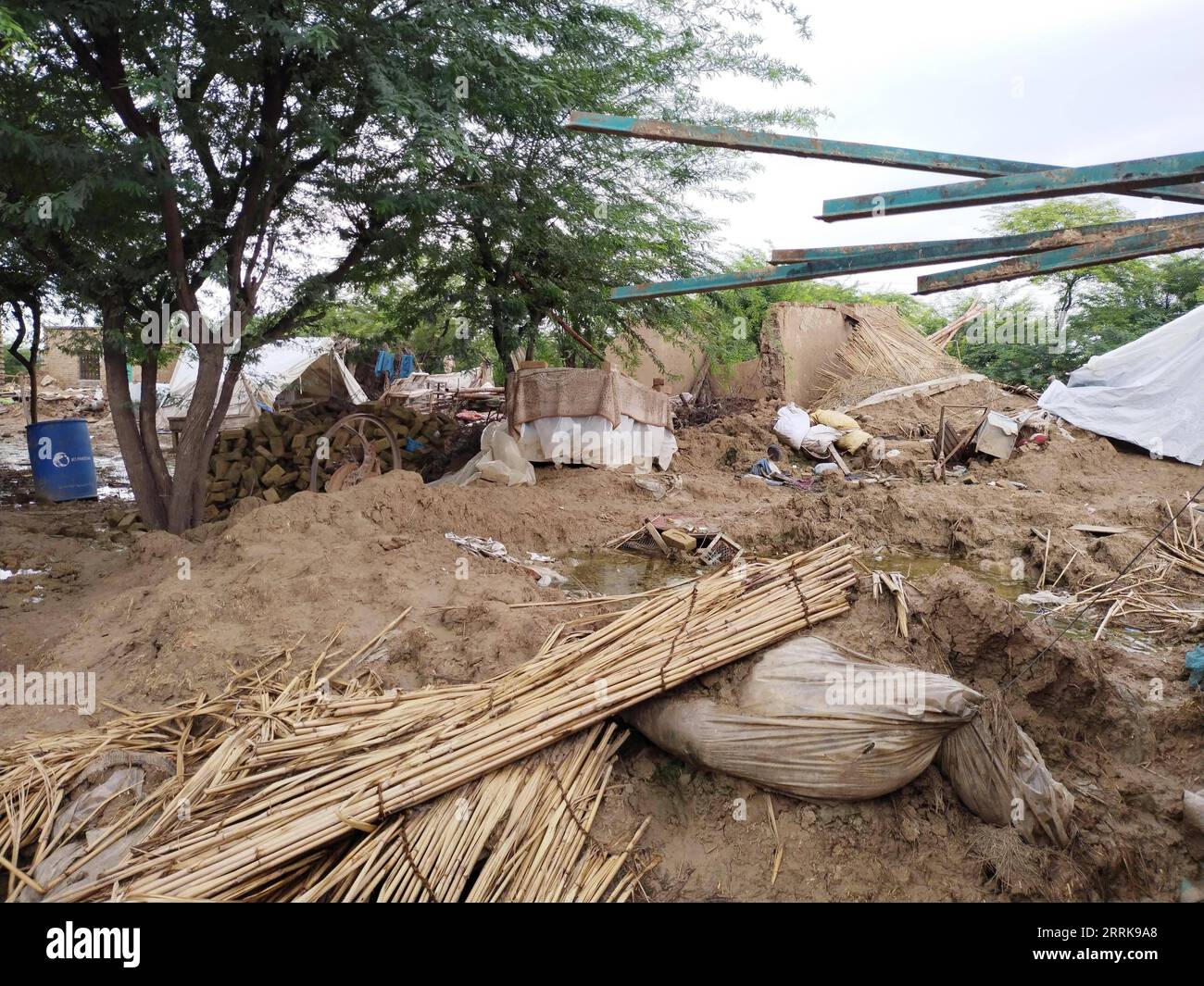 Pakistan rajanpur flods hi-res stock photography and images - Alamy