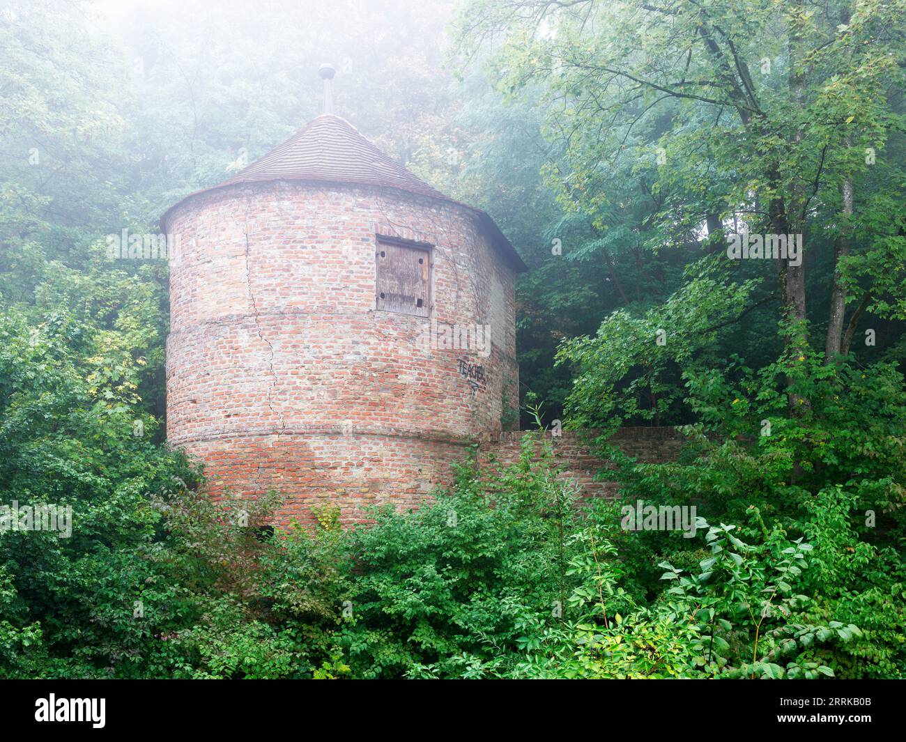 Castle rampart made of brick walls at Friedberg Castle in Bavaria Stock ...
