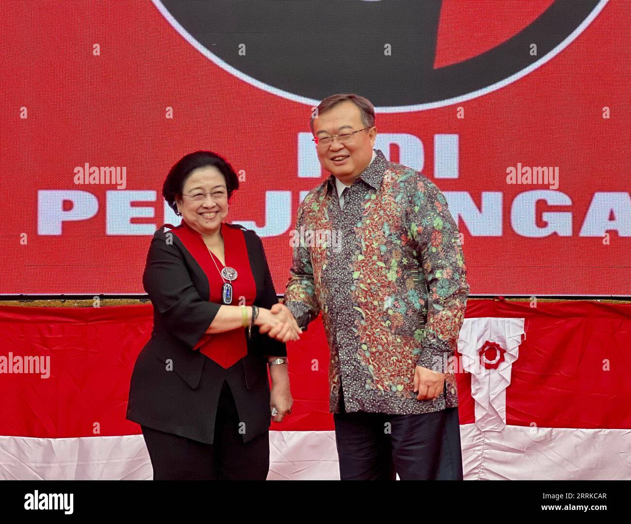 220901 -- JAKARTA, Sept. 1, 2022 -- Liu Jianchao R, head of the International Department of the Communist Party of China Central Committee, meets with former president and chairwoman of the Indonesian Democratic Party of Struggle Megawati Soekarnoputri in Jakarta, Indonesia, Aug. 30, 2022. INDONESIA-CHINA-LIU JIANCHAO-VISIT XuxQin PUBLICATIONxNOTxINxCHN Stock Photo