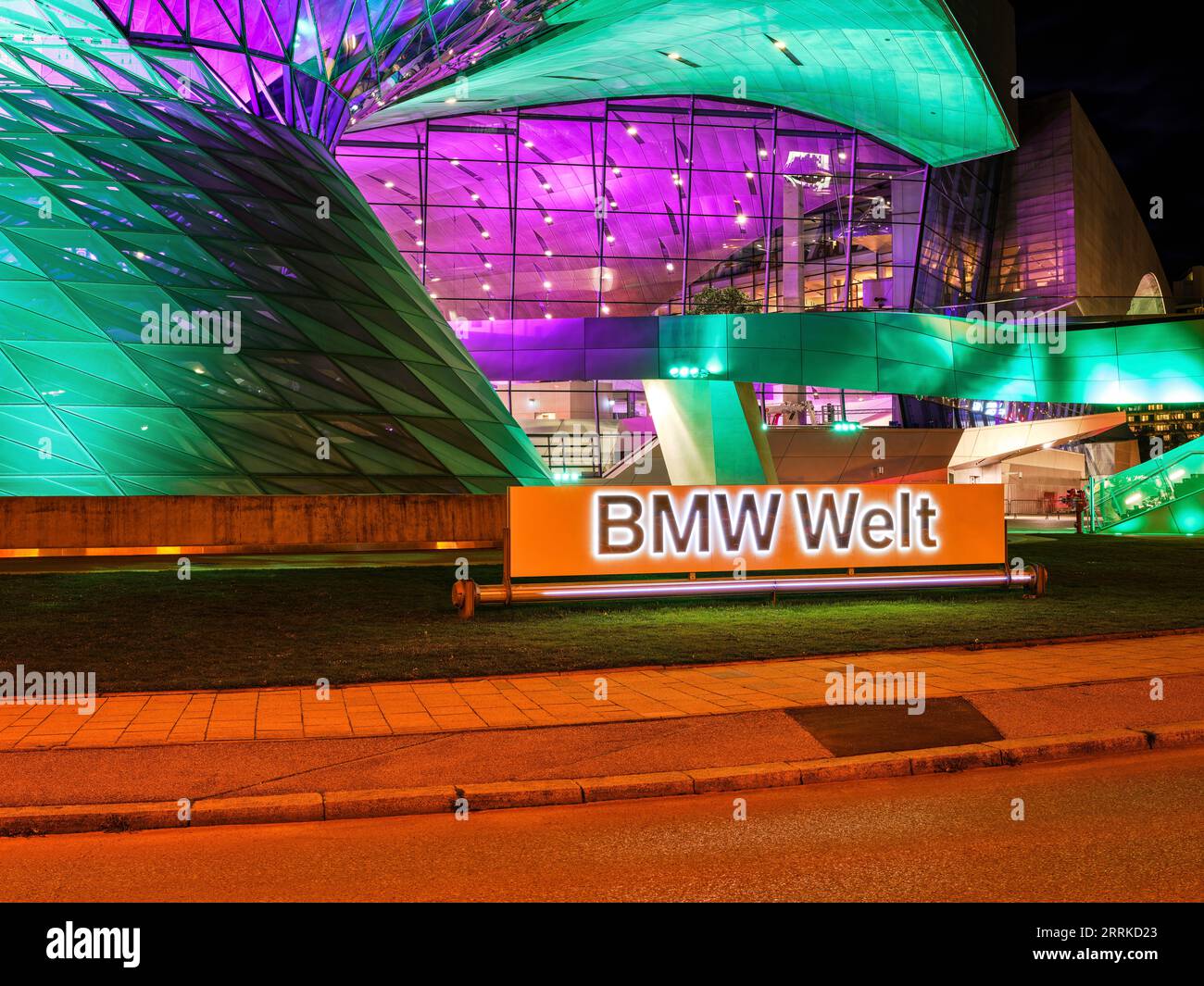BMW, BMW World, BMW Museum, museum, automobile museum, car museum, motor vehicle museum, double cone event location, double cone, event location, event venue, architecture, modern architecture, BMW World, BMW Welt am Olympiazentrum, sight, modern sight, automobile industry, automobile manufacturer, automobile manufacturer, automobile Stock Photo