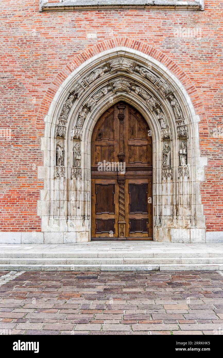 Lucaged Located between the two towers hi-res stock photography and images - Alamy