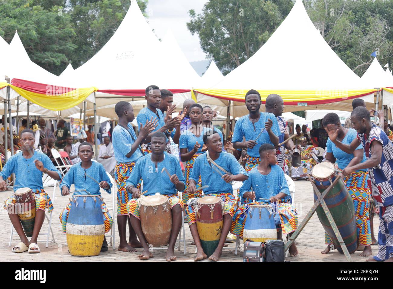 220911 HO, Sept. 11, 2022 People play traditional instruments to
