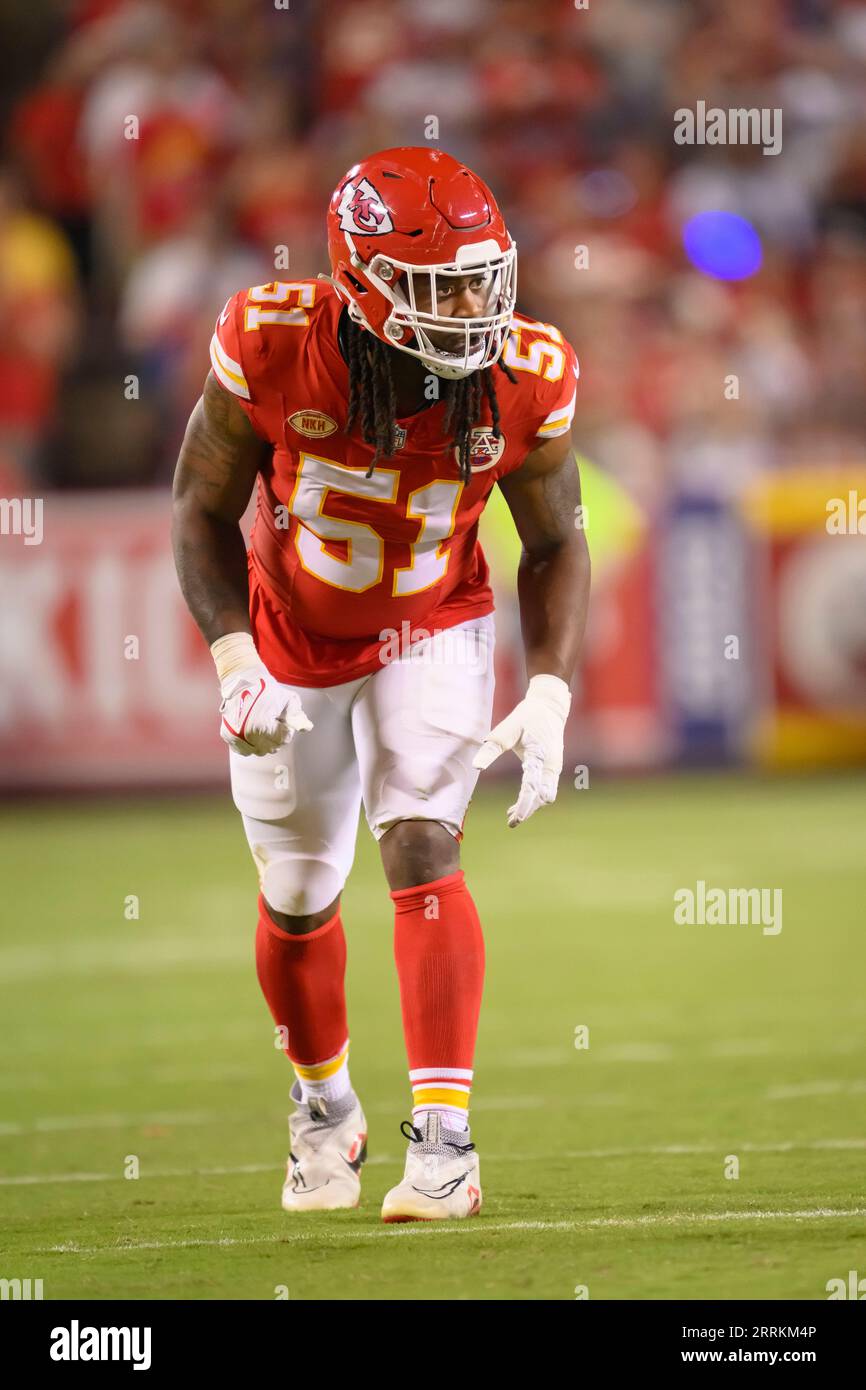 Kansas City Chiefs defensive end Mike Danna prepares to rush against
