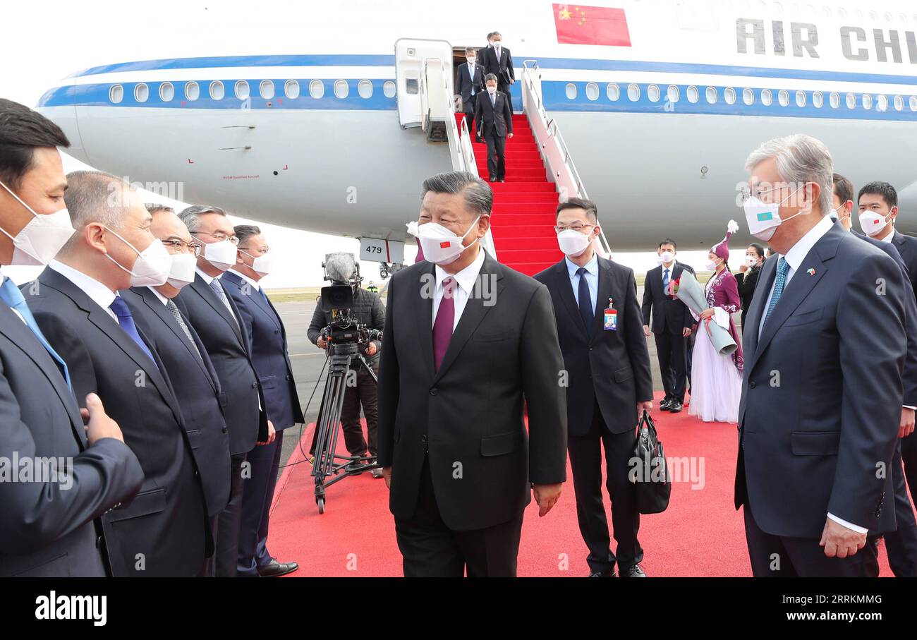 220914 -- NUR-SULTAN, Sept. 14, 2022 -- Chinese President Xi Jinping arrives at the Nursultan Nazarbayev International Airport for a state visit to Kazakhstan, Sept. 14, 2022. Xi was warmly welcomed by Kazakh President Kassym-Jomart Tokayev, and a group of senior officials including Kazakh Deputy Prime Minister and Minister of Foreign Affairs Mukhtar Tileuberdi and Nur-Sultan Mayor Altai Kulginov.  KAZAKHSTAN-CHINA-XI JINPING-STATE VISIT YaoxDawei PUBLICATIONxNOTxINxCHN Stock Photo