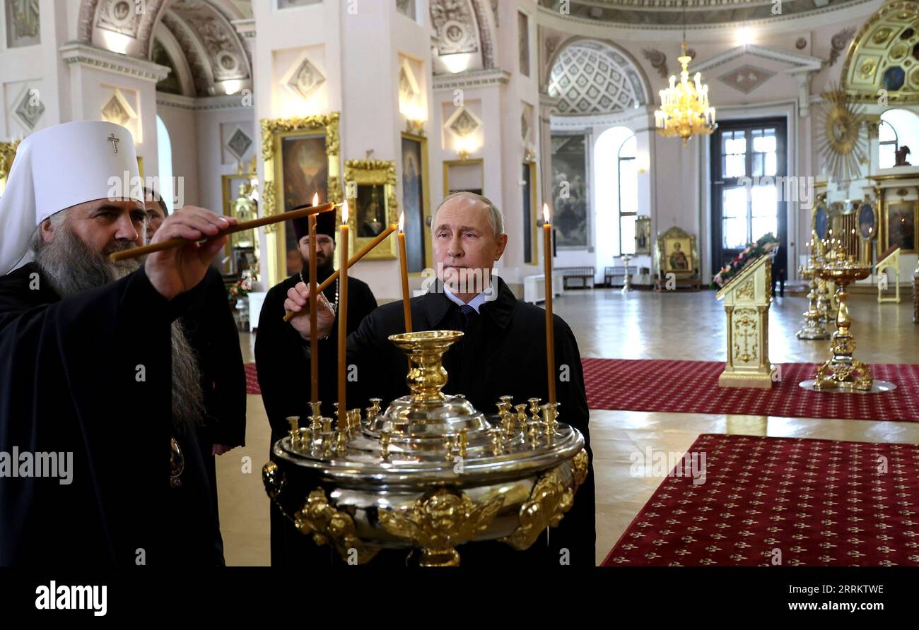 Arzamas, Russia. 08th Sep, 2023. Russian President Vladimir Putin, right, and Orthodox Metropolitan Georgy of Nizhny Novgorod, left, light a candle during a visit to the Resurrection Cathedral, September 8, 2023 in Arzamas, Russia. Credit: Mikhail Klimentyev/Kremlin Pool/Alamy Live News Stock Photo