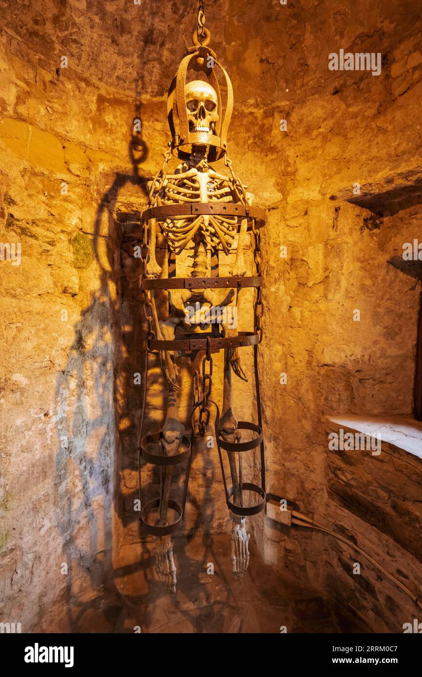 England, Sussex, East Sussex, Rye, Rye Castle Museum aka Ypres Tower, Interior Exhibit of Prisoner Skeleton in Medieval Gibbet Cage Stock Photo
