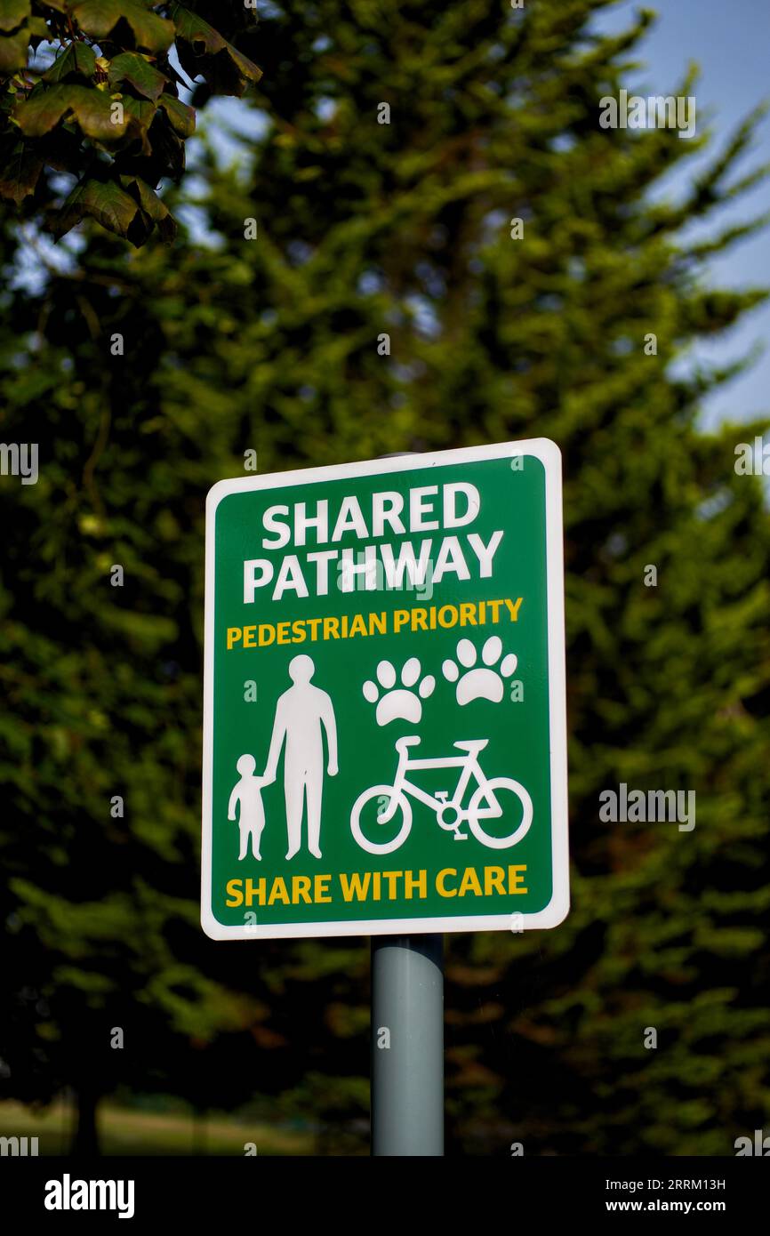Shared Pathway Sign, Cassiobury Park, Watford, Hertfordshire, England, UK Stock Photo