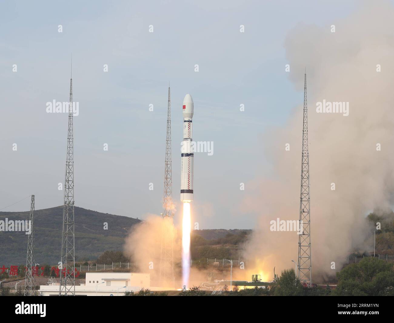 220927 -- TAIYUAN, Sept. 27, 2022 -- A Long March-6 rocket carrying ...