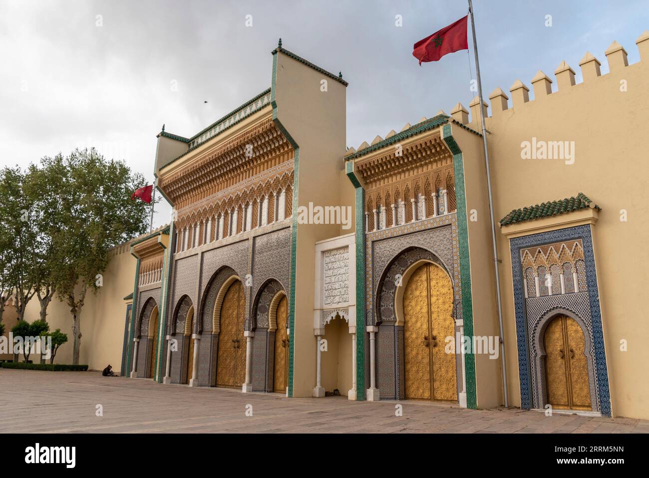 Famous golden main entrance of the Royal Palace in Fes, Morocco Stock ...