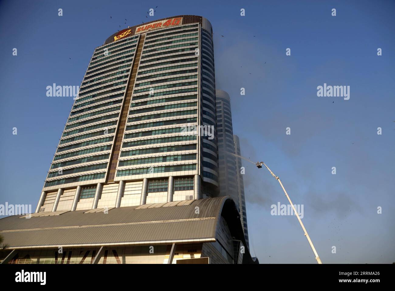 221009 -- ISLAMABAD, Oct. 9, 2022 -- A firefighter tries to extinguish ...