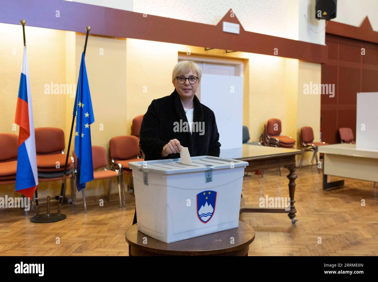 221024 -- LJUBLJANA, Oct. 24, 2022 -- Presidential candidate Natasa Pirc Musar casts ballot during the presidential election at a polling station in Radomlje, Slovenia, Oct. 23, 2022. Slovenia is due to hold the second round of presidential election on Nov. 13 after no candidate got majority in the first round held on Sunday. Photo by /Xinhua SLOVENIA-PRESIDENTIAL ELECTION ZeljkoxStevanic PUBLICATIONxNOTxINxCHN Stock Photo