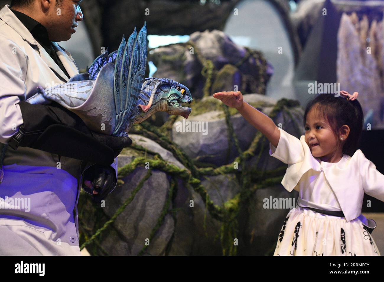 221026 -- SINGAPORE, Oct. 26, 2022 -- People view exhibits during a preview of the exhibition Avatar: The Experience at the Cloud Forest in Gardens by the Bay in Singapore on Oct. 26, 2022. The exhibition will officially open on Oct. 28. Photo by /Xinhua SINGAPORE-EXHIBITION-AVATAR ThenxChihxWey PUBLICATIONxNOTxINxCHN Stock Photo