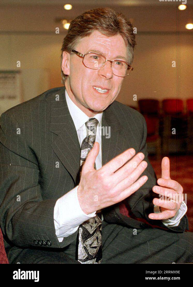 File photo dated 24/05/95 of impressionist Mike Yarwood. Comedian and impersonator Mike Yarwood has died aged 82, the Royal Variety Charity has announced. Issue date: Friday September 8, 2023. Stock Photo