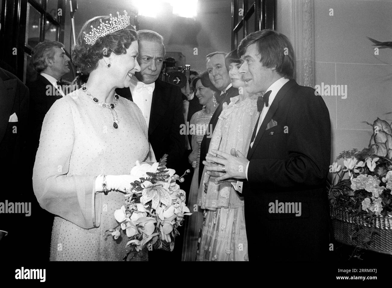 File photo dated 23/11/81 of Queen Elizabeth II meets comedian Mike Yarwood following the Royal Variety Performance. Comedian and impersonator Mike Yarwood has died aged 82, the Royal Variety Charity has announced. Issue date: Friday September 8, 2023. Stock Photo