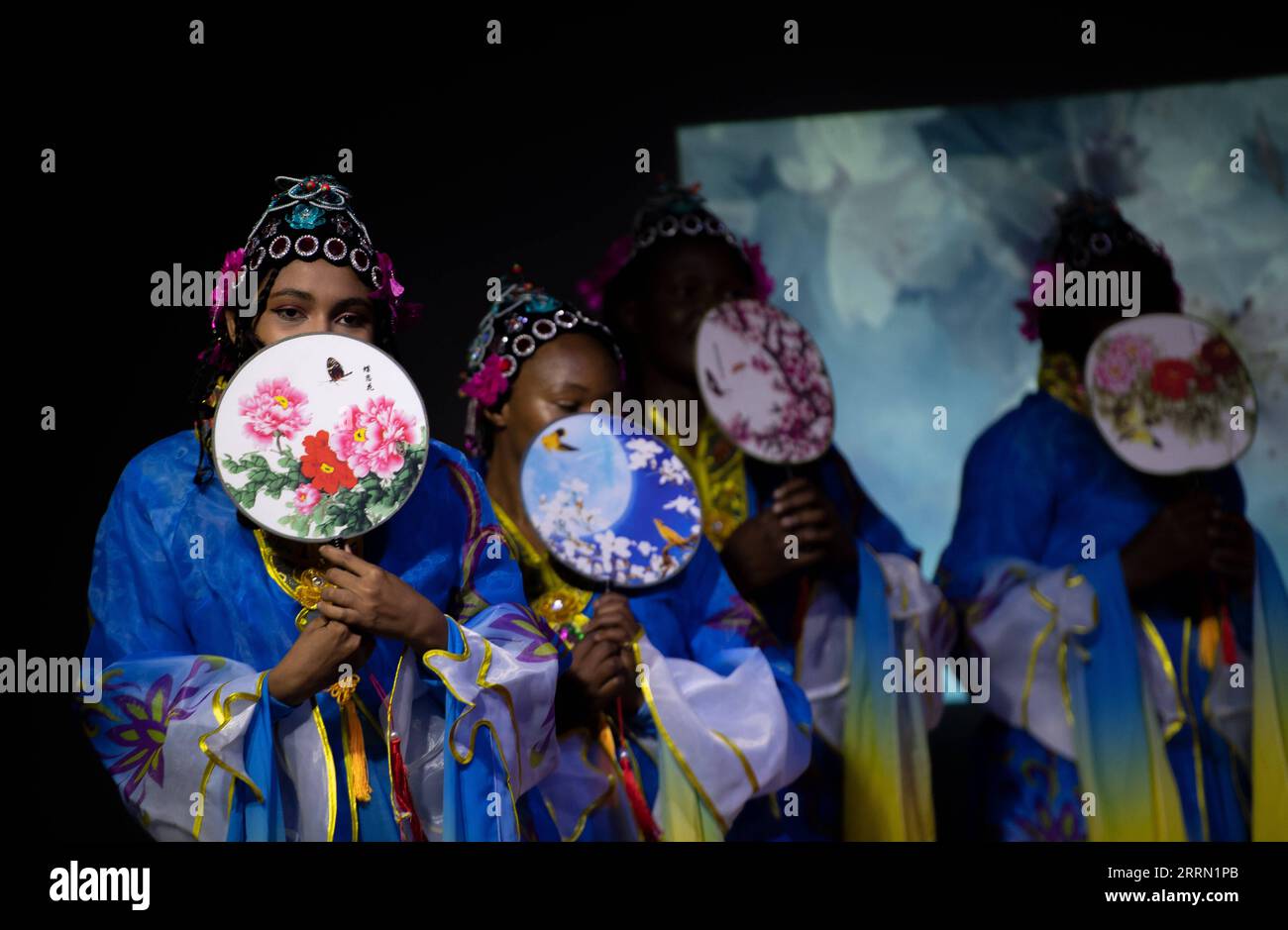 221129 -- NAIROBI, Nov. 29, 2022 -- Kenyan students perform traditional