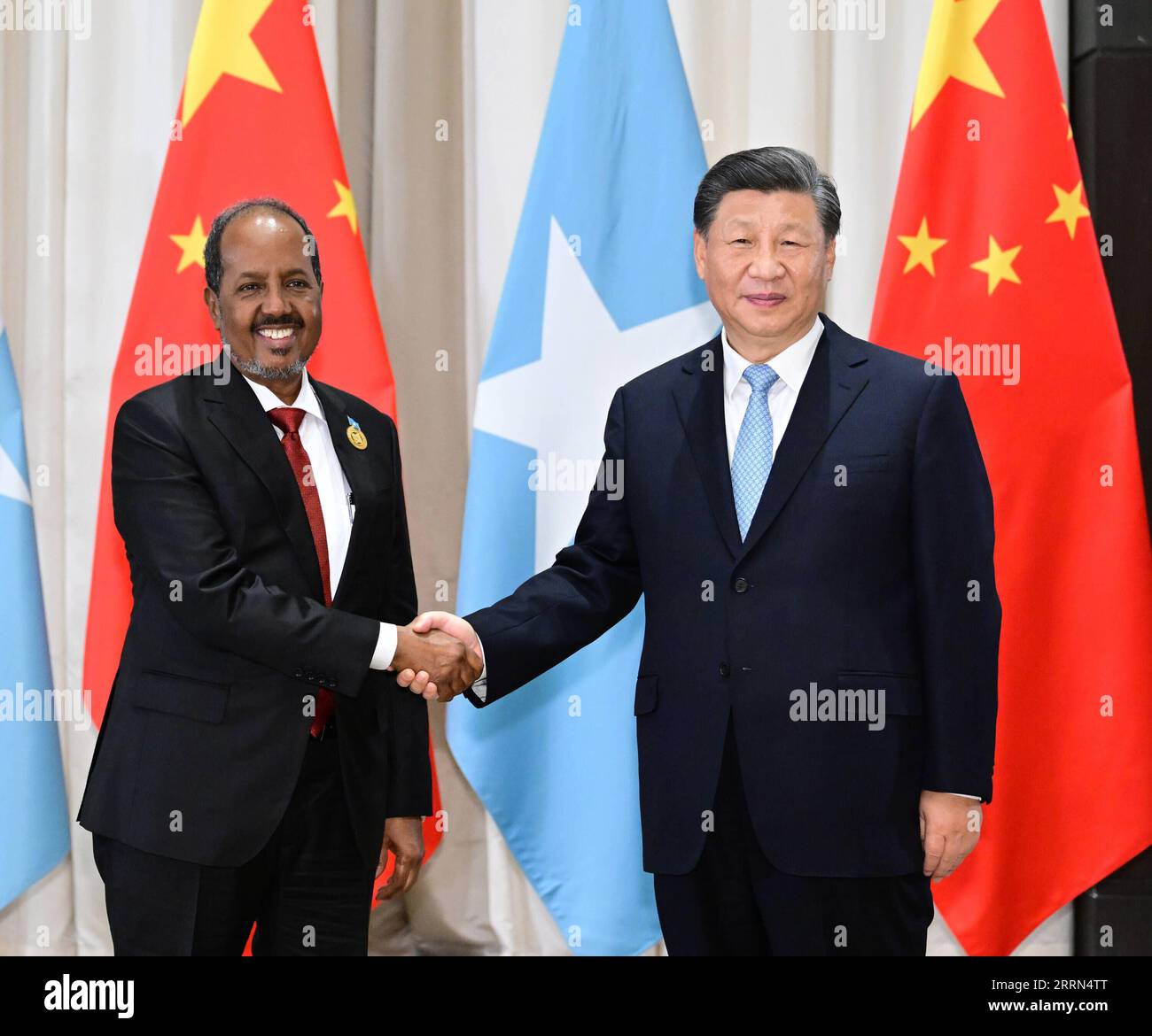 221209 -- RIYADH, Dec. 9, 2022 -- Chinese President Xi Jinping meets with Somali President Hassan Sheikh Mohamud in Riyadh, Saudi Arabia, Dec. 9, 2022.  SAUDI ARABIA-RIYADH-XI JINPING-SOMALIA-PRESIDENT-MEETING YuexYuewei PUBLICATIONxNOTxINxCHN Stock Photo