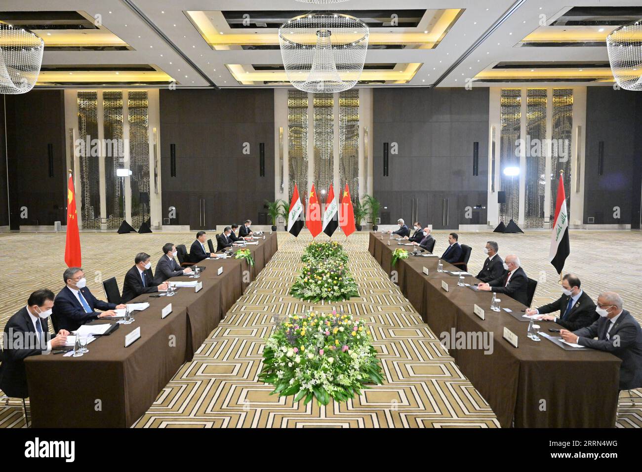 221209 -- RIYADH, Dec. 9, 2022 -- Chinese President Xi Jinping meets with Iraqi Prime Minister Mohammed Shia al-Sudani in Riyadh, Saudi Arabia, Dec. 9, 2022.  SAUDI ARABIA-RIYADH-XI JINPING-IRAQ-PM-MEETING YuexYuewei PUBLICATIONxNOTxINxCHN Stock Photo