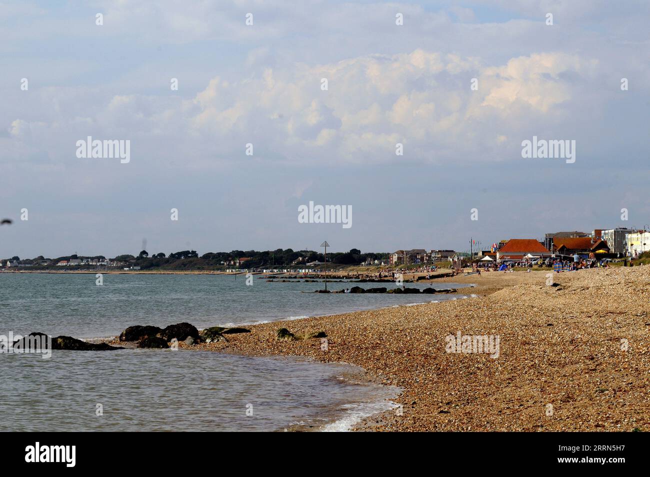 THE BEACH, LEE ON THE SOLENT, HANTS PIC MIKE WALKER 2023 Stock Photo